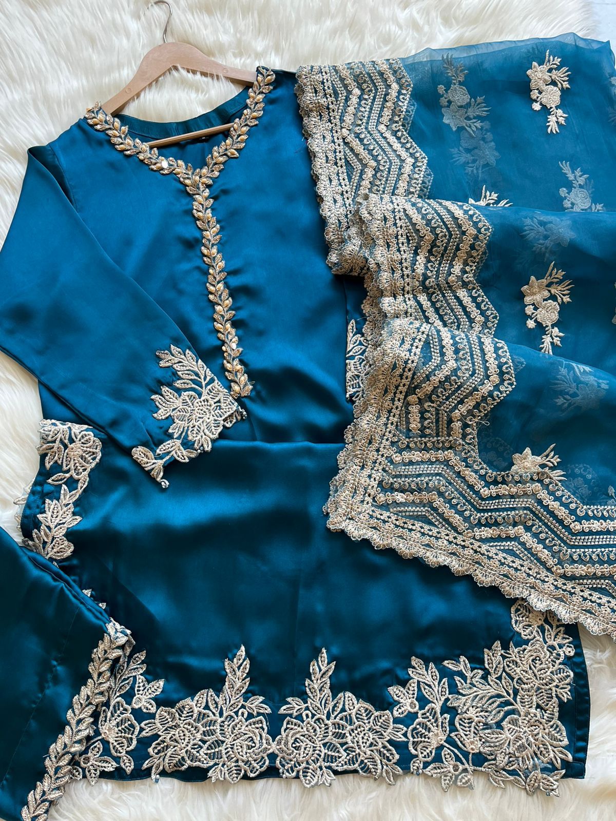 Zainab Chottani Zarsha Silk Zinc Embroidery Hand Work 3piece Unstitched